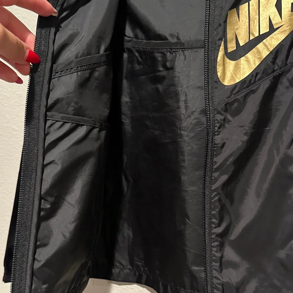 Nike wind breaker